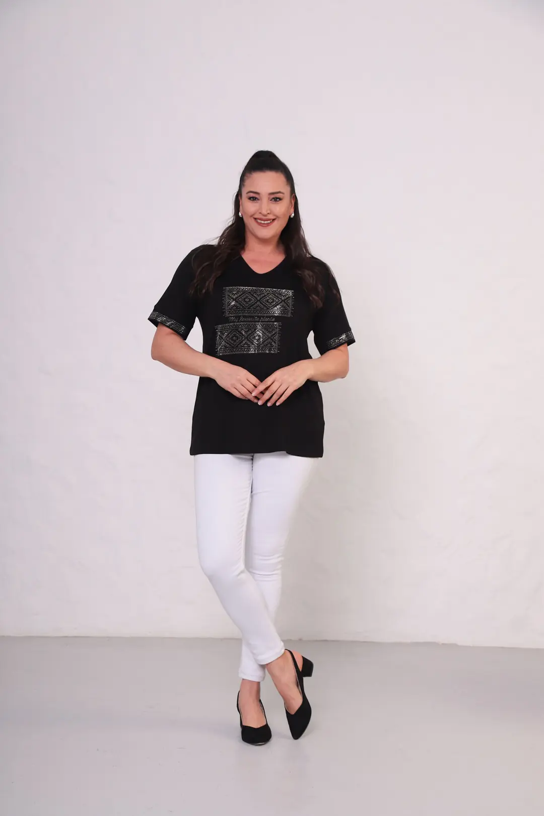 Büyük Beden Etnik Taş Detaylı Kısa Kollu T-Shirt - Şık Konfor Modeli