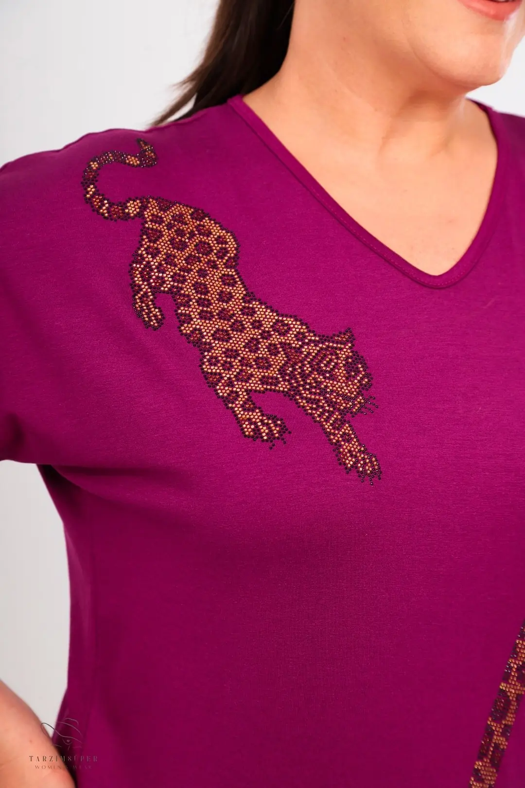 Büyük Beden Şerit Pul Desenli Kısa Kollu V Yaka Penye Tunik T-Shirt - Rahat Konfor Modeli