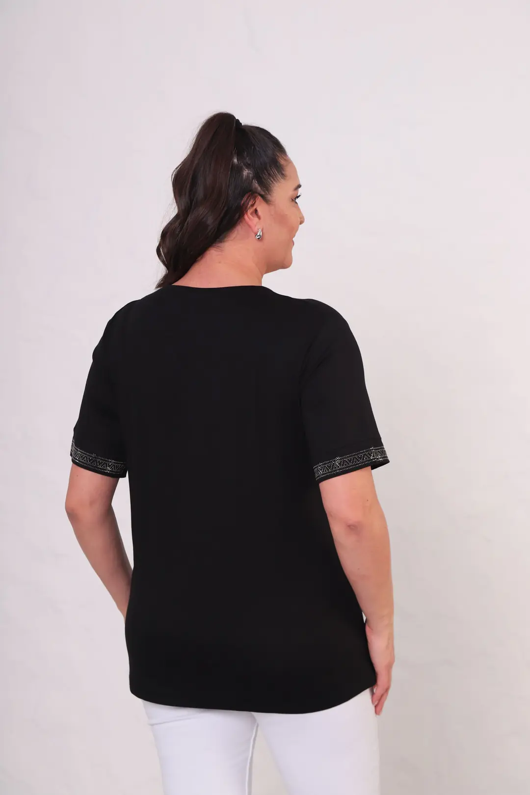 Büyük Beden Etnik Taş Detaylı Kısa Kollu T-Shirt - Şık Konfor Modeli