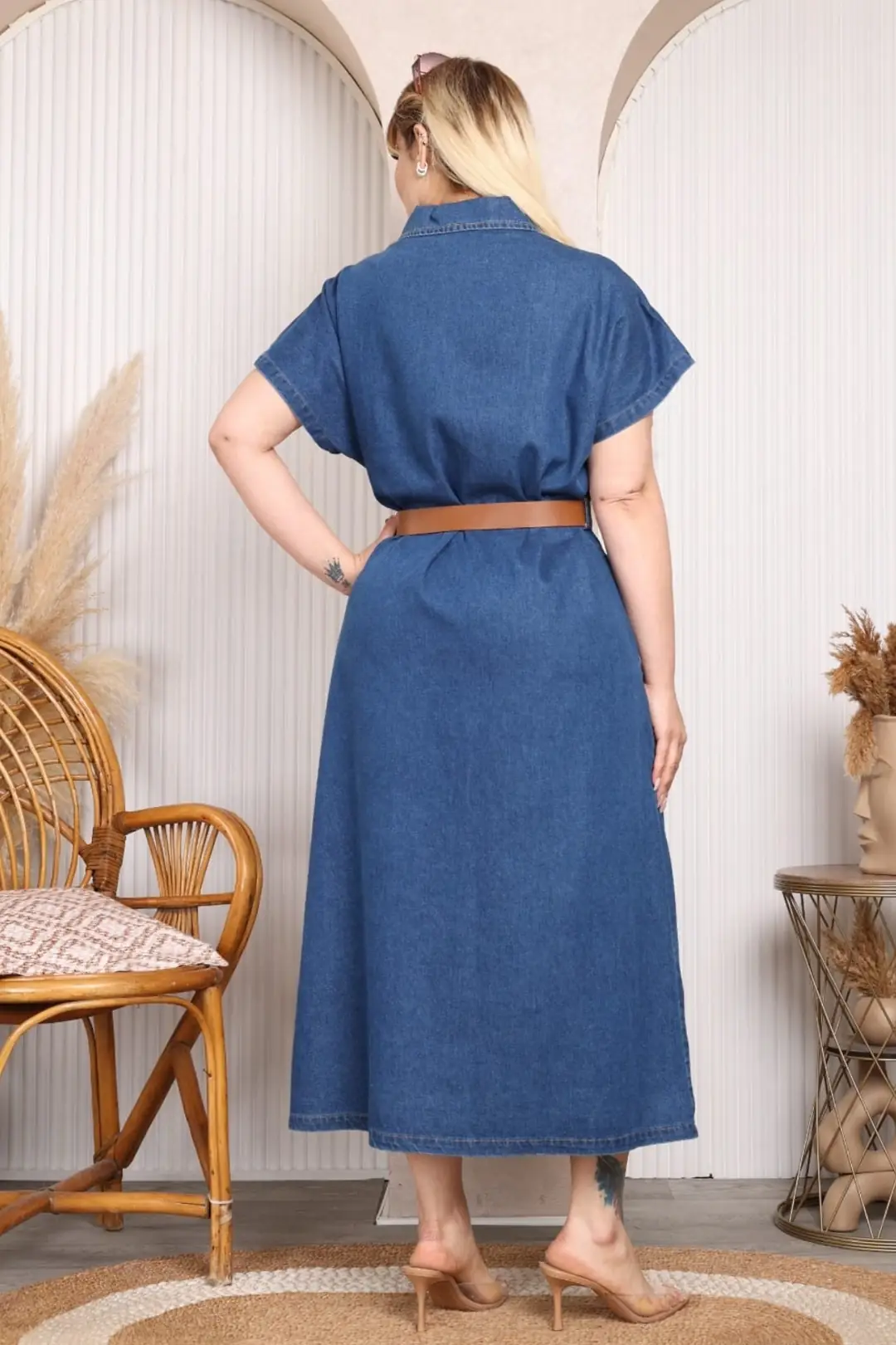 Kadın Büyük Beden Önden Düğmeli Kuşaklı Denim Kot Elbise