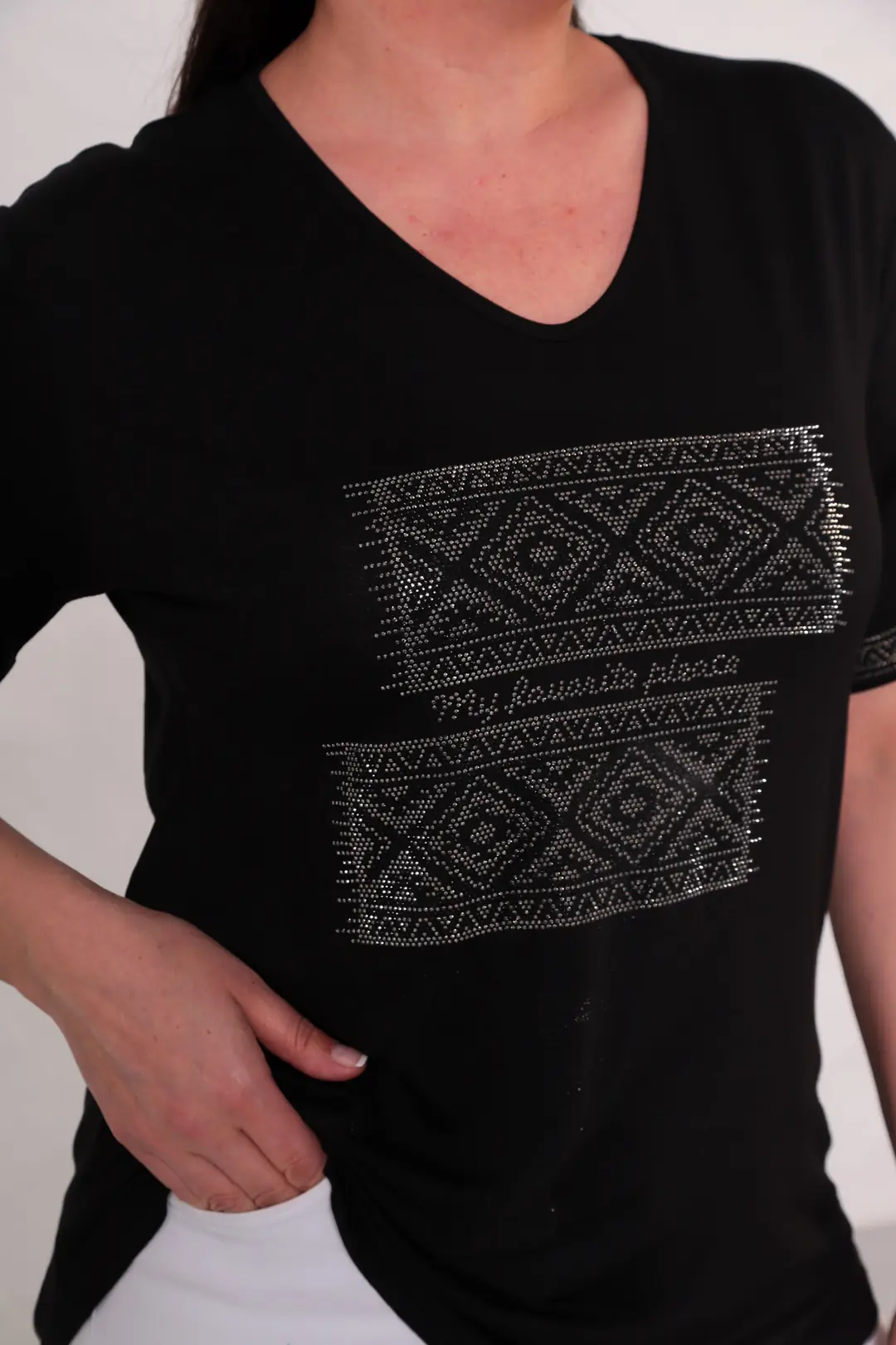 Büyük Beden Etnik Taş Detaylı Kısa Kollu T-Shirt - Şık Konfor Modeli