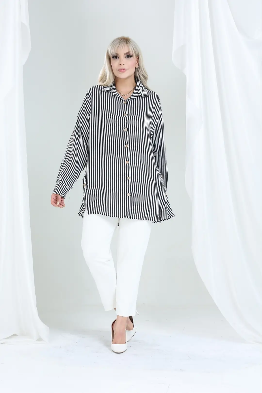 Kadın Büyük Beden Siyah Çizgili Düğme Detaylı Oversize Gömlek 