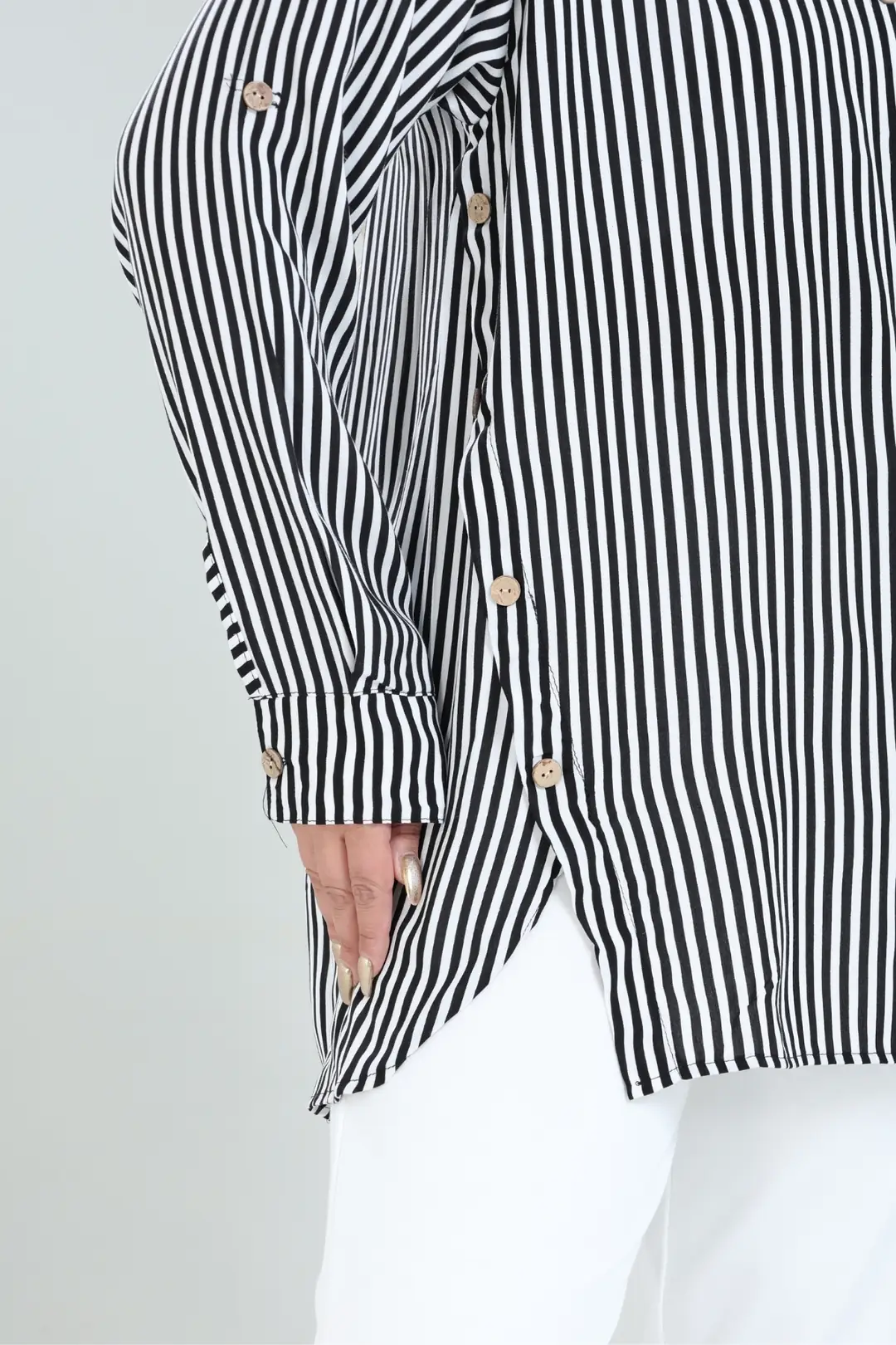 Kadın Büyük Beden Siyah Çizgili Düğme Detaylı Oversize Gömlek 
