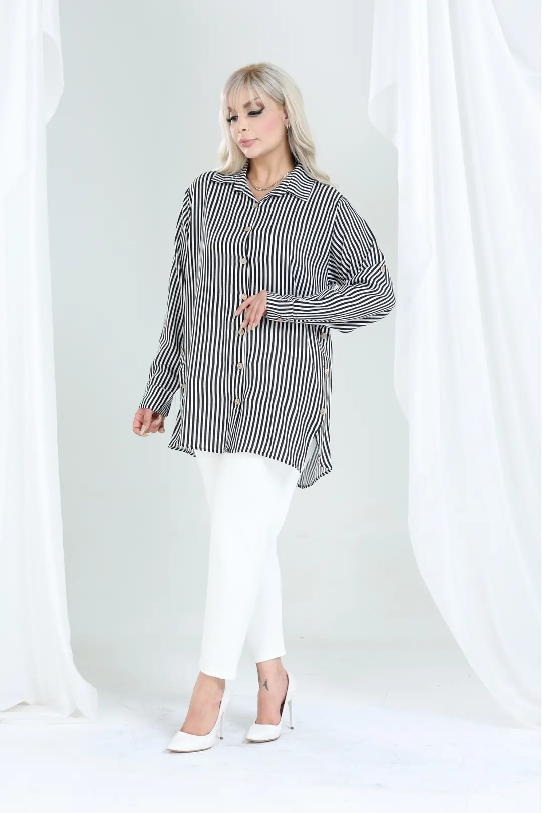 Kadın Büyük Beden Siyah Çizgili Düğme Detaylı Oversize Gömlek 