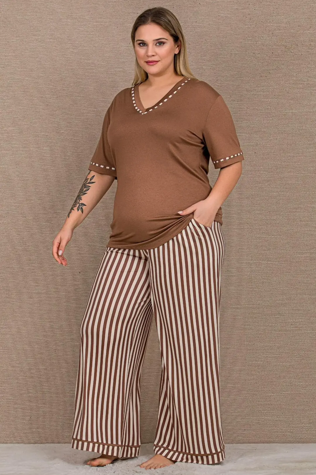Büyük Beden V Yaka Desenli Alt İkili Pijama Takımı